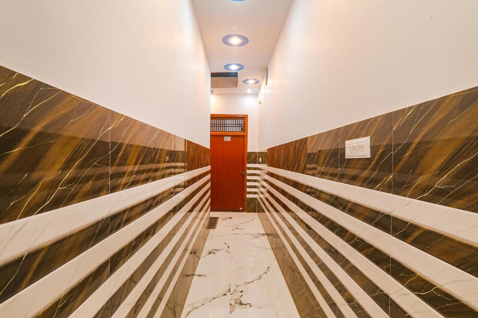 Fabexpress Shree Siya Raman - 500M From Shri Ram Janam Bhumi Hotel Ayodhya Екстериор снимка